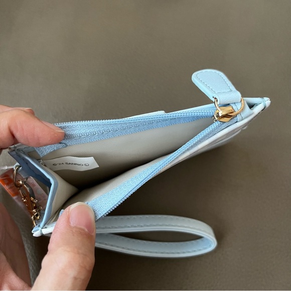 BNWT Japan Sanrio Cinnamoroll Zippered Coin and Card Holder Wristlet - Picture 7 of 7
